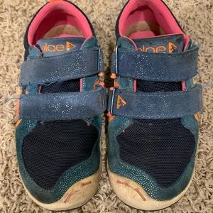 Plae girl’s shoes size 10.5